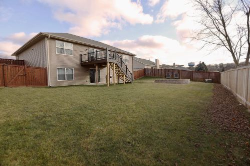 724 Joshua Ln, Lake Geneva WI  53147-4746 exterior