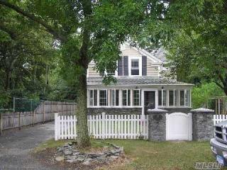 81 Macon Ave, Sayville, NY 11782-2409