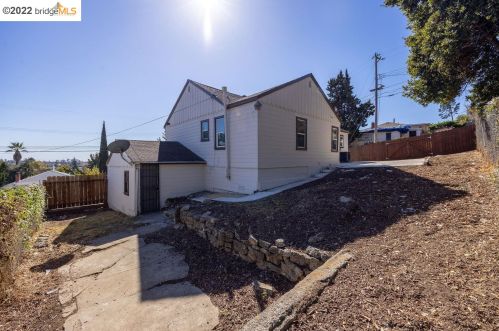2809 99th Ave, Oakland CA  94605-4814 exterior