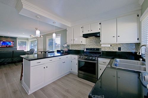 2000 Figwood Ln, Anaheim CA  92806-4605 exterior