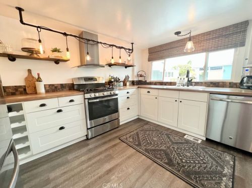 112 Yorktown, Newport Beach CA  92660-6144 exterior