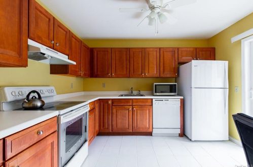 6 Rambling Brook Ln, Poughkeepsie, NY 12601-5964