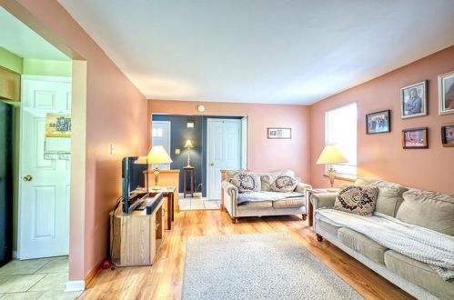 227 Kinvara Dr, Pittsburgh, PA 15237-3951