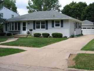 424 Lindbergh St, Appleton, WI 54911-2832