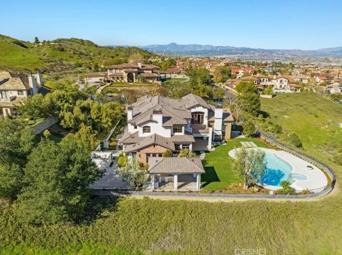 25682 Oak Meadow Dr, Santa Clarita CA  91381-0762 exterior