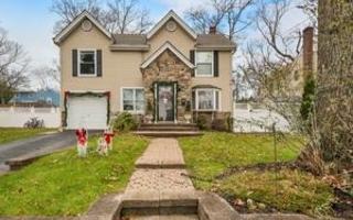 16 Hudson Ave, Waldwick, NJ 07463-2311