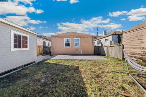 7426 Holly St, Oakland CA  94621-2834 exterior