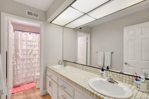 5521 Lesa Rd, La Mesa CA  91942-1704 exterior