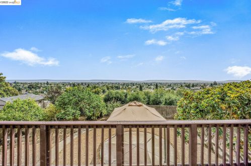 21561 Knoll Way, Hayward CA  94546-6860 exterior