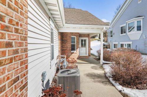 105 Lauryn Ct, Mount Horeb, WI 53572-3333