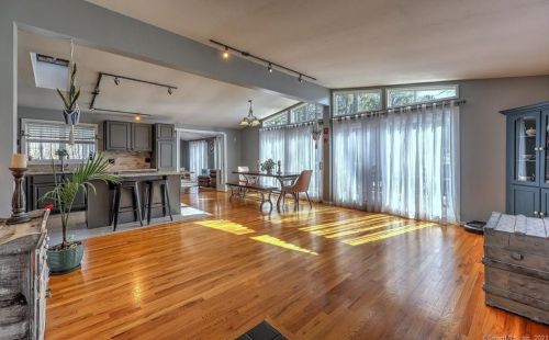 53 Alison Ave, Wallingford CT 06492-3302 exterior