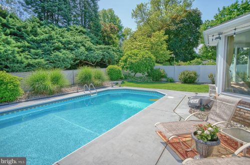 475 Woodcrest Dr, Navy Sup Dpt PA 17050-6854 exterior