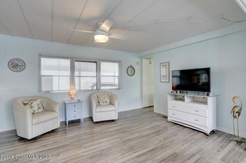 925 Hawthorn Cir, Sebastian FL  32976-7500 exterior