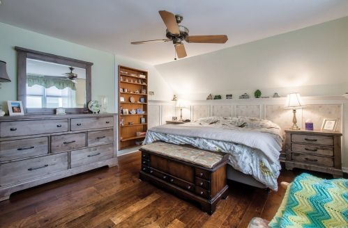 18 Surrey Rd, New Hyde Park NY  11040-2036 exterior