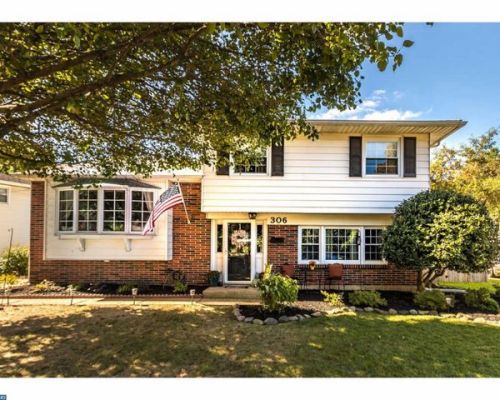 306 Manor Ct, Riverton, NJ 08077-1155