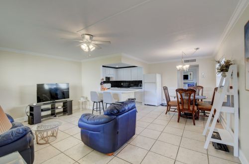 163 Saxony D, Delray Beach FL  33446-1822 exterior