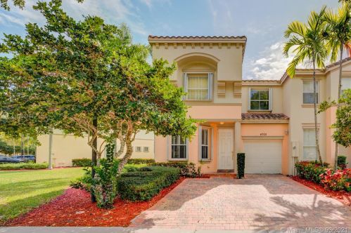 4705 164th Ave, Hollywood, FL 33027-4697