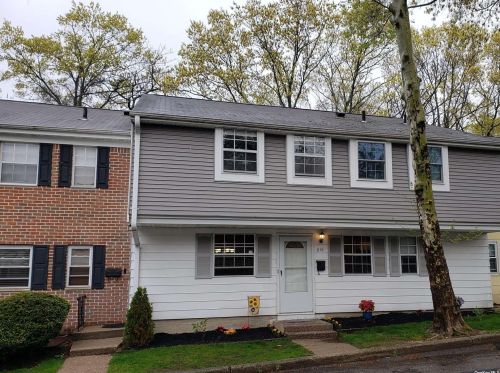 810 Towne House Vlg, Hauppauge, NY 11749-4818