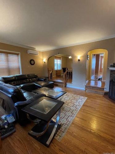 1844 Tenbroeck Ave, Bronx, NY 10461-1832