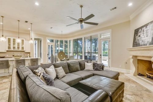 4700 Tour 18 Dr, Lewisville TX  75022-6450 exterior