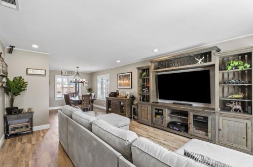 1900 Foxtail Ct, Turlock CA  95382-2890 exterior