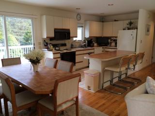 306 Kings Point Rd, East Hampton NY  11937-3042 exterior