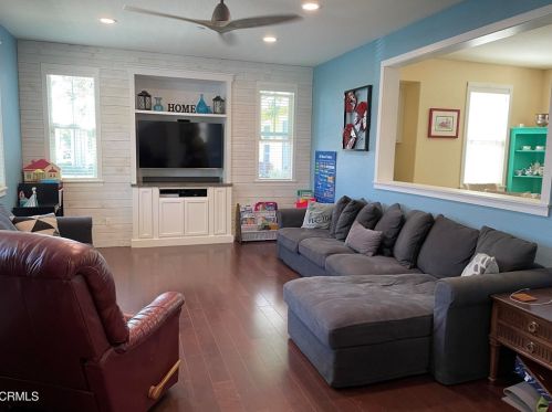 3121 Lisbon Ln, Oxnard CA  93036-5347 exterior