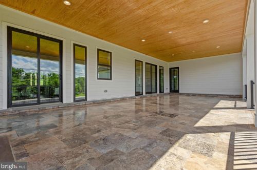 16067 Waterford Crk Cir, Hamilton VA  20158-3342 exterior