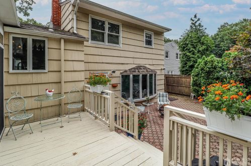 19 Herold Pl, Metuchen NJ  08840-2603 exterior