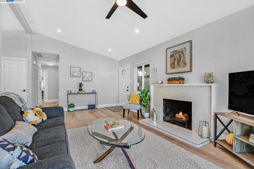 1681 Spruce St, Livermore CA  94551-1919 exterior