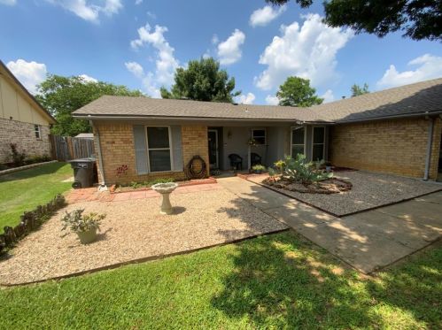 1000 Fox River Ln, Fort Worth, TX 76120-3412