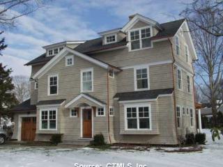 9 Neptune Ave, Madison, CT 06443-3211
