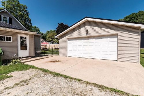 302 Calhoun St, Mount Vernon OH  43050-2012 exterior