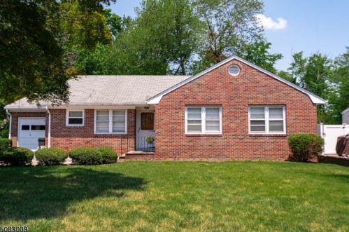 40 Personette Ave, Verona, NJ 07044-1932