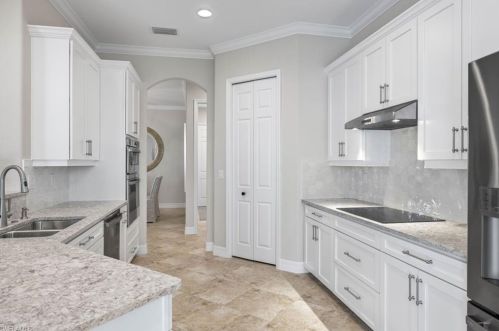 10070 Biscayne Bay Ln, Naples FL 34120-3754 exterior