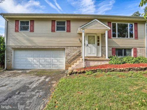7374 Mountain Rd, Cross Roads, PA 17322-9197