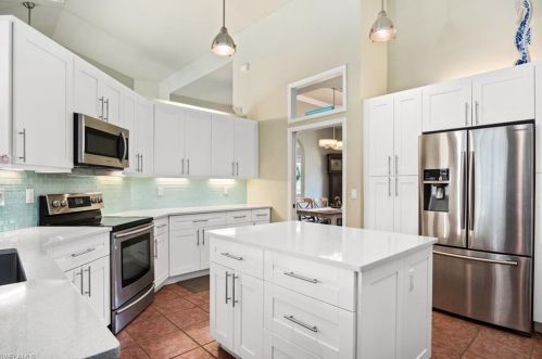 6565 Chestnut Cir, Naples FL  34109-7811 exterior