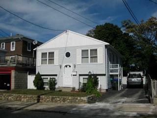209 Salina St, Providence, RI 02908-1751