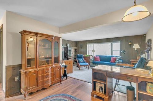 52 Farmstead Ln, Windsor CT 06095-1833 exterior