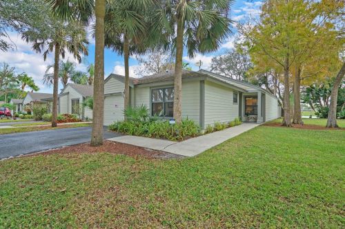 2570 Bedford Mews Dr, West Palm Beach, FL 33414-7743