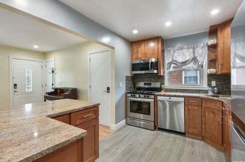 9032 Shore Pkwy, Jamaica, NY 11414-2730