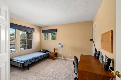 490 Tree Hollow Ct, Simi Valley CA  93065-7311 exterior