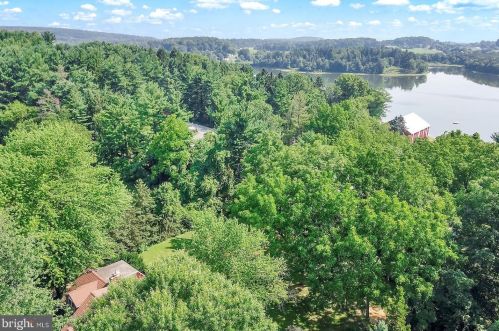 6644 Woodland Dr, Spring Grove PA 17362-8622 exterior