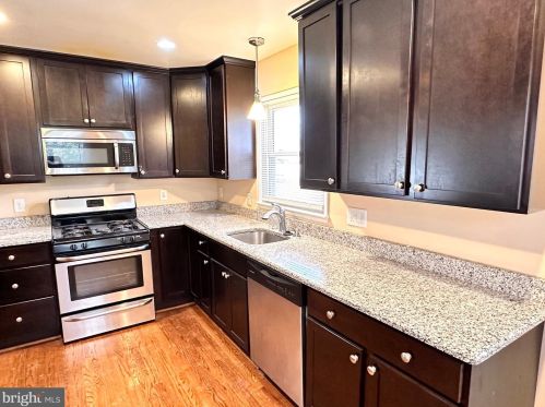 7506 Pollen St, Lorton VA  22079-1639 exterior