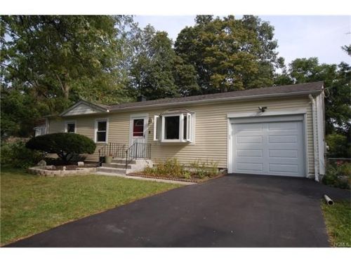21 Sunset Ter, Warwick, NY 10990-2143
