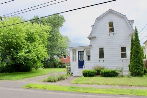 39 Grandfield St, Dedham, MA 02026-6906