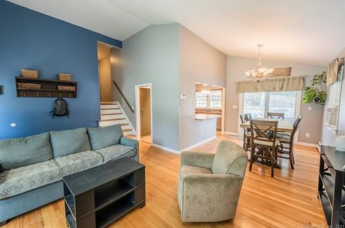 4 Riverview Rd, Uncasville CT  06382-1914 exterior