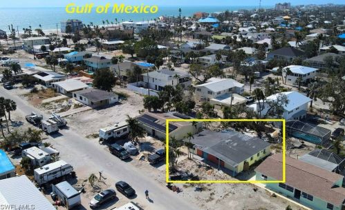 185 Hibiscus Dr, Fort Myers Beach, FL 33931-3831