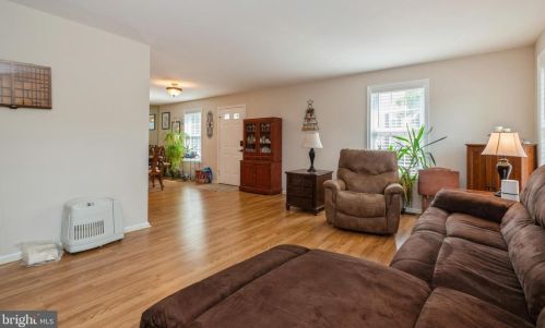 818 Westfield Dr, Riverton NJ  08077-3357 exterior