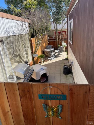 172 Pear Ln, Santa Rosa CA  95407-7664 exterior